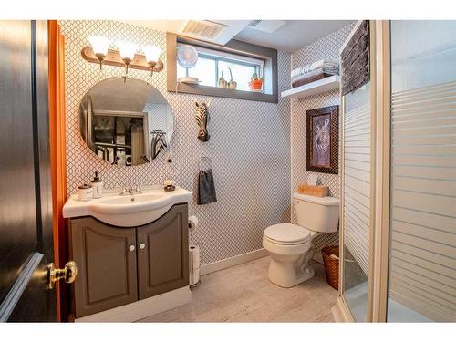 80 Ashwood Road Se, Airdrie, AB - Indoor Photo Showing Bathroom