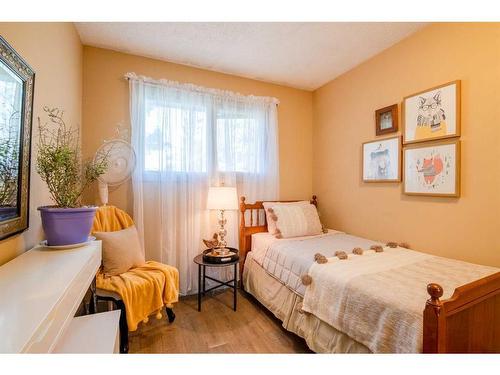 80 Ashwood Road Se, Airdrie, AB - Indoor Photo Showing Bedroom