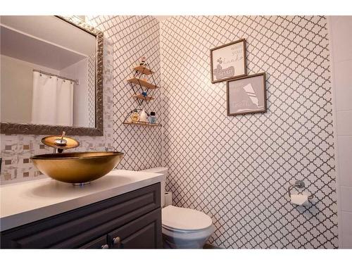 80 Ashwood Road Se, Airdrie, AB - Indoor Photo Showing Bathroom