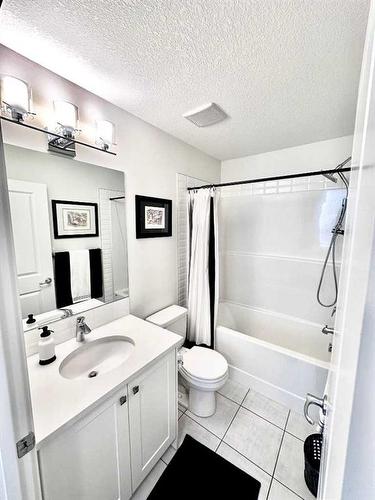 33 Evanscrest Park Nw, Calgary, AB - Indoor Photo Showing Bathroom