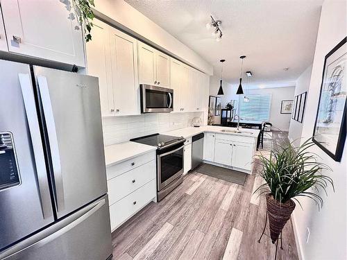 33 Evanscrest Park Nw, Calgary, AB - Indoor Photo Showing Kitchen With Stainless Steel Kitchen