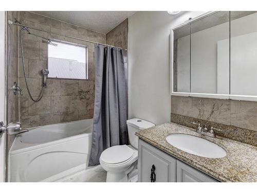 1430 4 Ave Nw, Drumheller, AB - Indoor Photo Showing Bathroom