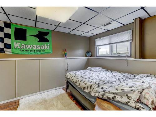 1430 4 Ave Nw, Drumheller, AB - Indoor Photo Showing Bedroom