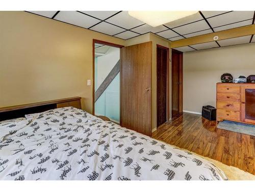 1430 4 Ave Nw, Drumheller, AB - Indoor Photo Showing Bedroom