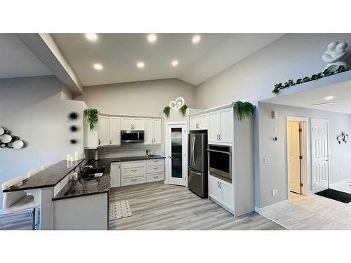 20 Garden Way, Drumheller, AB - Indoor Photo Showing Kitchen