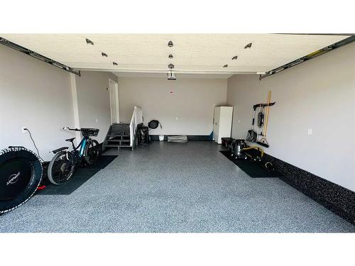 20 Garden Way, Drumheller, AB - Indoor Photo Showing Garage