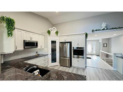 20 Garden Way, Drumheller, AB - Indoor Photo Showing Kitchen With Stainless Steel Kitchen With Double Sink