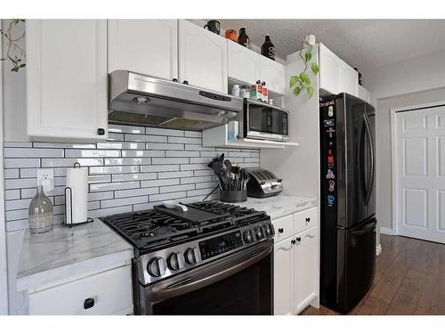 65 Parkland Way East, Brooks, AB - Indoor Photo Showing Kitchen