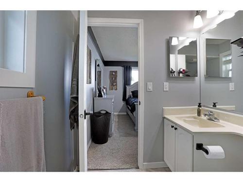 65 Parkland Way East, Brooks, AB - Indoor Photo Showing Bathroom