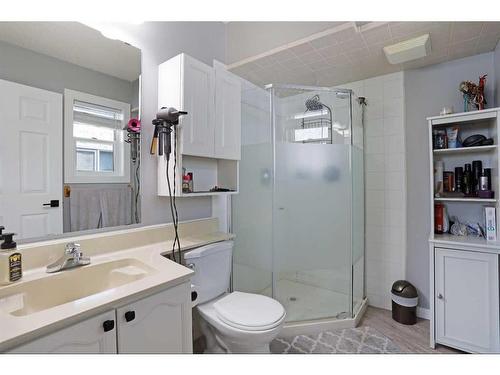 65 Parkland Way East, Brooks, AB - Indoor Photo Showing Bathroom