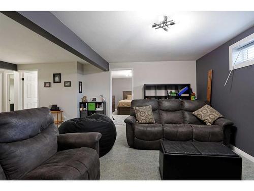 65 Parkland Way East, Brooks, AB - Indoor Photo Showing Living Room