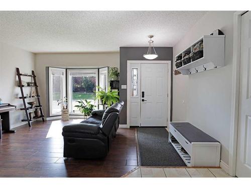 65 Parkland Way East, Brooks, AB - Indoor Photo Showing Living Room