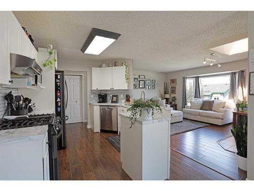 65 Parkland Way East, Brooks, AB - Indoor Photo Showing Kitchen