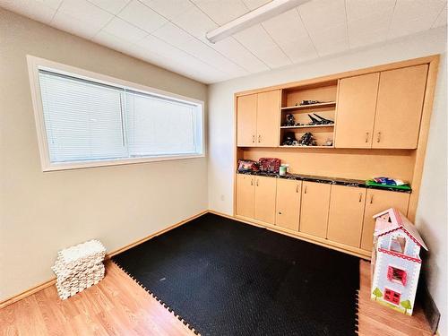 207 2 Avenue East, Oyen, AB - Indoor Photo Showing Other Room