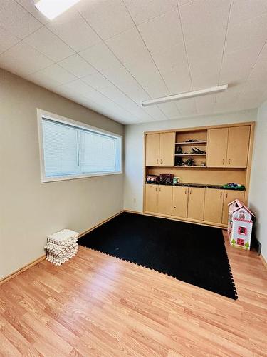 207 2 Avenue East, Oyen, AB - Indoor Photo Showing Other Room