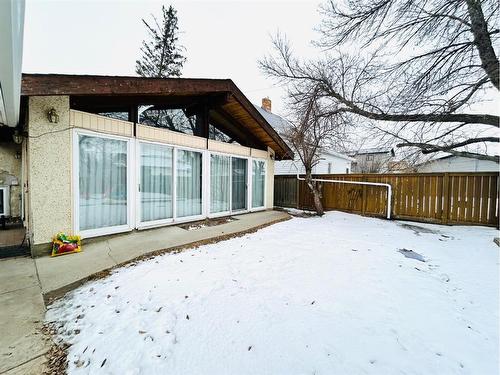 207 2 Avenue East, Oyen, AB - Outdoor