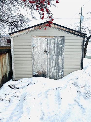 207 2 Avenue East, Oyen, AB - Outdoor With Exterior