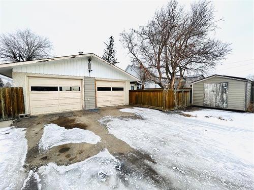 207 2 Avenue East, Oyen, AB - Outdoor