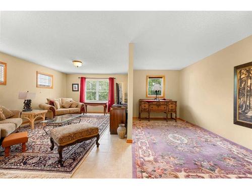 4737 49 Street, Olds, AB - Indoor Photo Showing Living Room