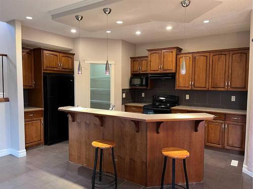 122 Coopers Bay Sw, Airdrie, AB - Indoor Photo Showing Kitchen