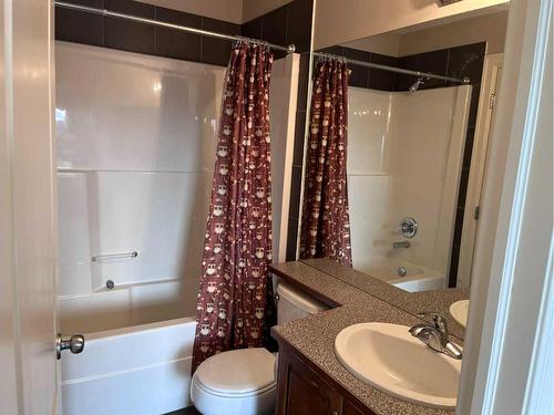 122 Coopers Bay Sw, Airdrie, AB - Indoor Photo Showing Bathroom