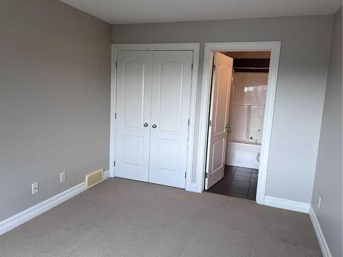 122 Coopers Bay Sw, Airdrie, AB - Indoor Photo Showing Other Room