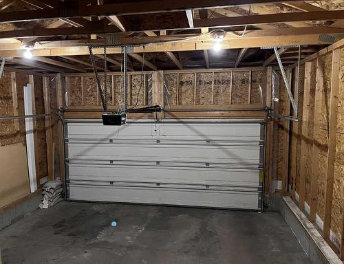 122 Coopers Bay Sw, Airdrie, AB - Indoor Photo Showing Garage