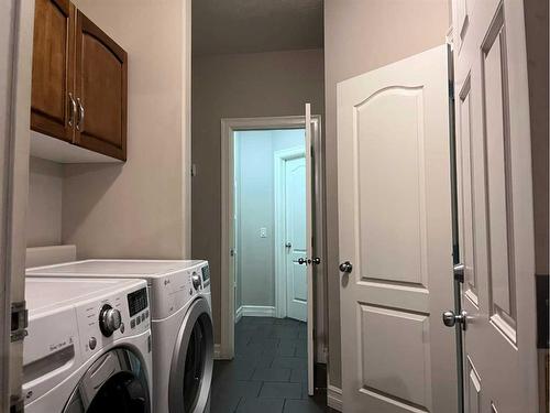 122 Coopers Bay Sw, Airdrie, AB - Indoor Photo Showing Laundry Room