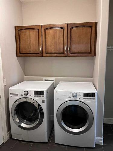 122 Coopers Bay Sw, Airdrie, AB - Indoor Photo Showing Laundry Room