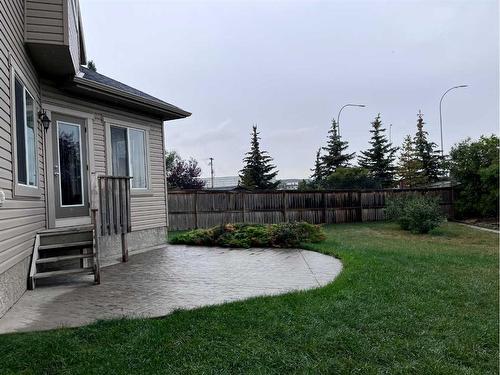 122 Coopers Bay Sw, Airdrie, AB - Outdoor