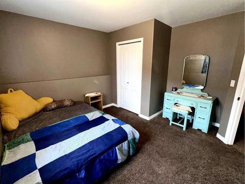 33 Sierra Drive, Olds, AB - Indoor Photo Showing Bedroom