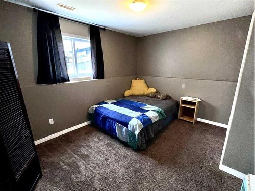 33 Sierra Drive, Olds, AB - Indoor Photo Showing Bedroom