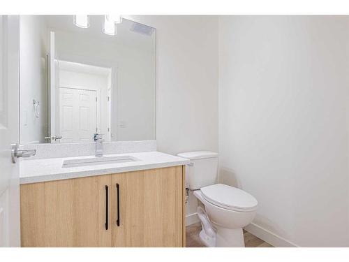 231 16 Street East, Brooks, AB - Indoor Photo Showing Bathroom