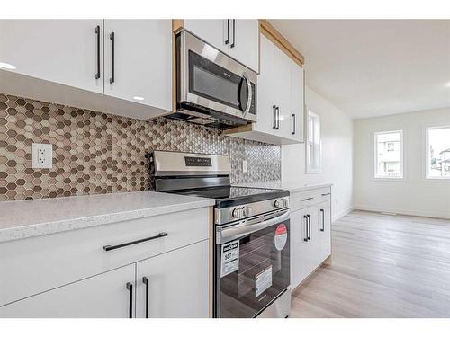 231 16 Street East, Brooks, AB - Indoor Photo Showing Kitchen With Upgraded Kitchen