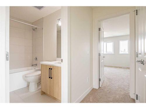 231 16 Street East, Brooks, AB - Indoor Photo Showing Bathroom