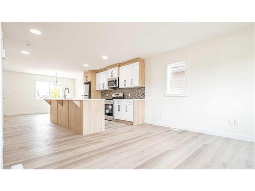 231 16 Street East, Brooks, AB - Indoor Photo Showing Kitchen