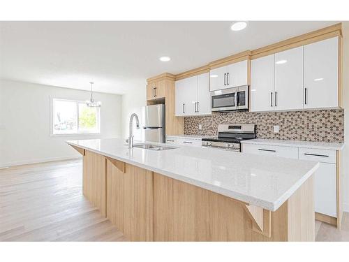 231 16 Street East, Brooks, AB - Indoor Photo Showing Kitchen With Upgraded Kitchen