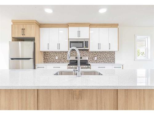 231 16 Street East, Brooks, AB - Indoor Photo Showing Kitchen With Upgraded Kitchen