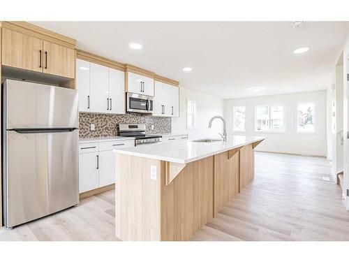 231 16 Street East, Brooks, AB - Indoor Photo Showing Kitchen With Upgraded Kitchen