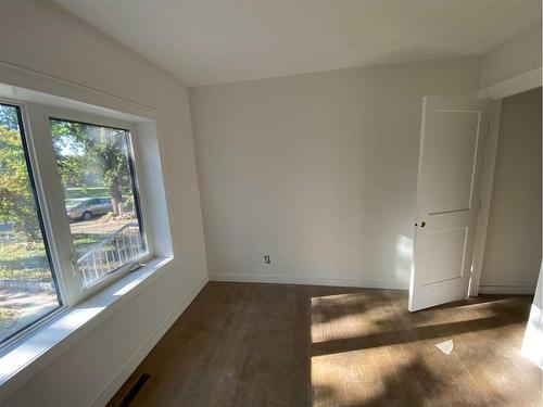 564 5 Street West, Brooks, AB - Indoor Photo Showing Other Room