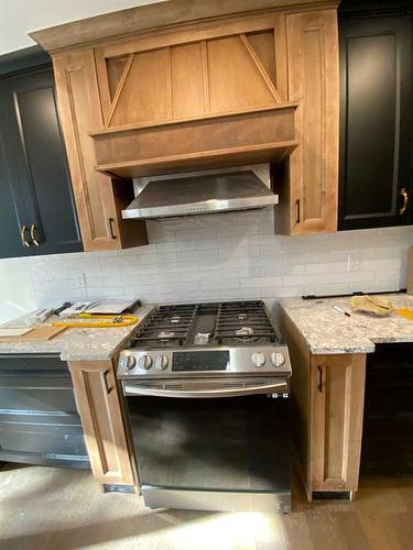 564 5 Street West, Brooks, AB - Indoor Photo Showing Kitchen