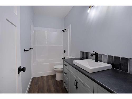 125 Upland Boulevard, Brooks, AB - Indoor Photo Showing Bathroom