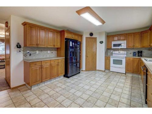 221 13 Street Nw, Drumheller, AB - Indoor Photo Showing Kitchen