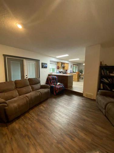 185001 Rr160, Rural Newell, County Of, AB - Indoor Photo Showing Living Room