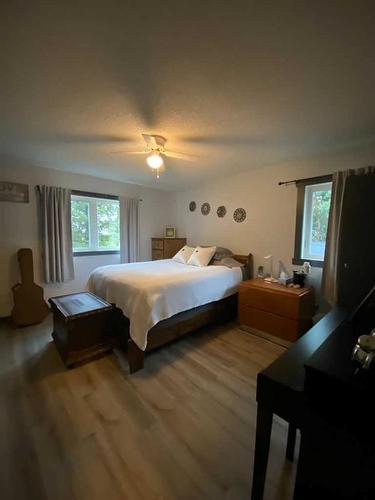 185001 Rr160, Rural Newell, County Of, AB - Indoor Photo Showing Bedroom