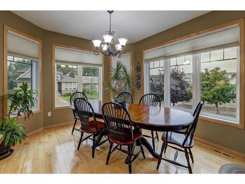 1272 1 Avenue Nw, Drumheller, AB - Indoor Photo Showing Dining Room