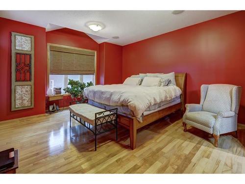 1272 1 Avenue Nw, Drumheller, AB - Indoor Photo Showing Bedroom