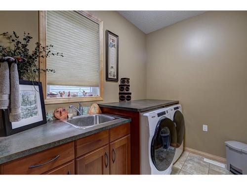 1272 1 Avenue Nw, Drumheller, AB - Indoor Photo Showing Laundry Room