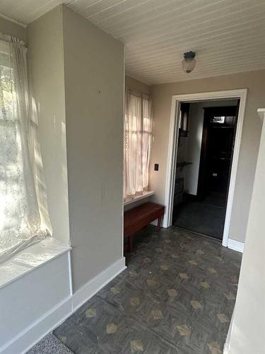 210 4 Avenue East, Hanna, AB -  Photo Showing Other Room