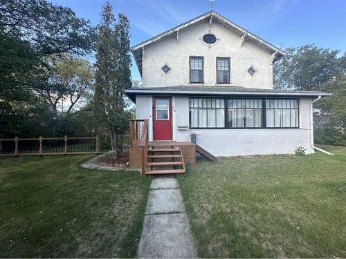 210 4 Avenue East, Hanna, AB - Outdoor